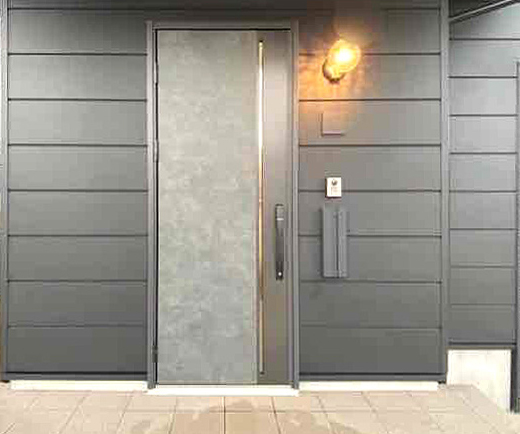 リフォーム後の玄関前