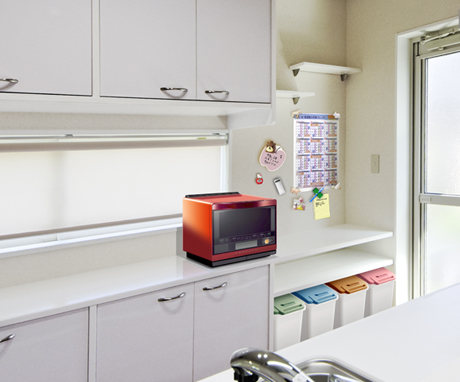 対面は炊飯器や電子レンジなどを置けるコンセント付きの建築白石オリジナルの大容量オーダーメイド収納