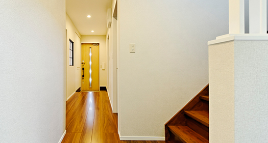 玄関から繋がる廊下はぐるりと回れる導線がとても便利です。