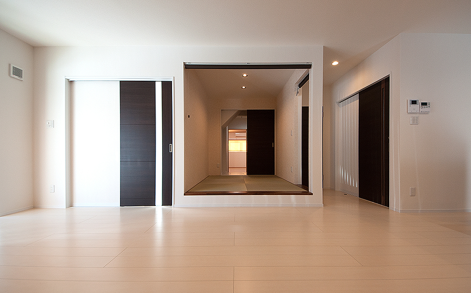 子世帯のリビングと通路