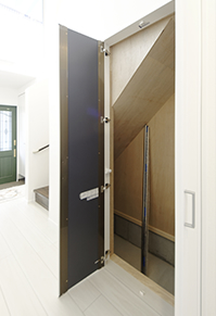 北欧ぽかぽか空間 上から下まで無駄なく使える大容量の階段下収納