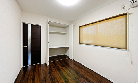 たっぷりの収納の６帖の子供部屋