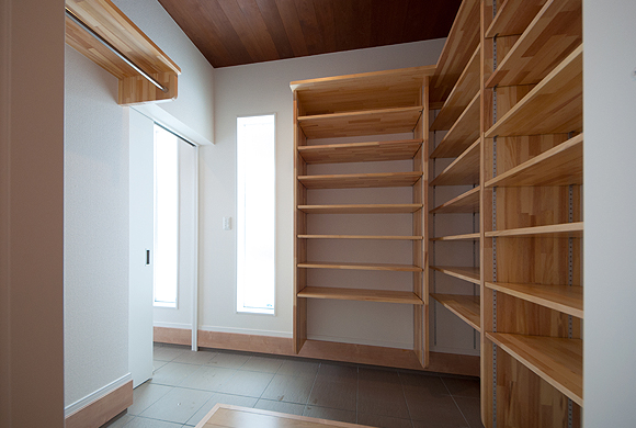 家族用玄関と玄関クローク