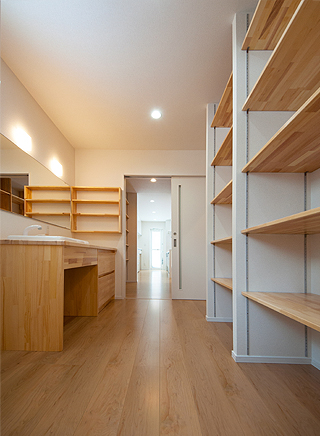 キッチンまでの続く家事動線