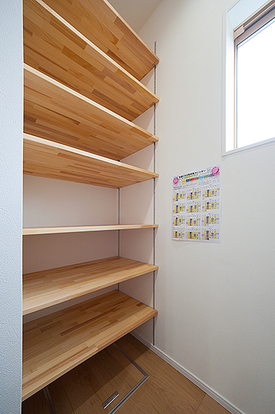 パントリースペースとマグネット壁