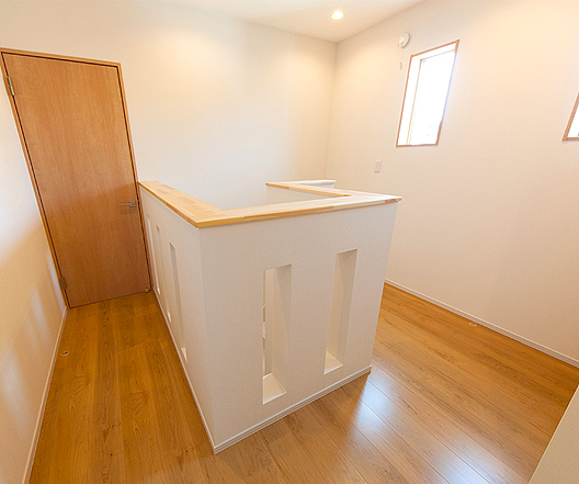 階段ホールと手摺