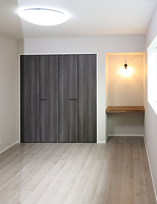 クローゼットつき洋室